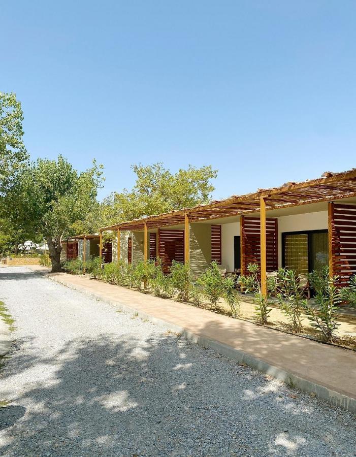 Mareleon Camping Ofrinion Exterior photo