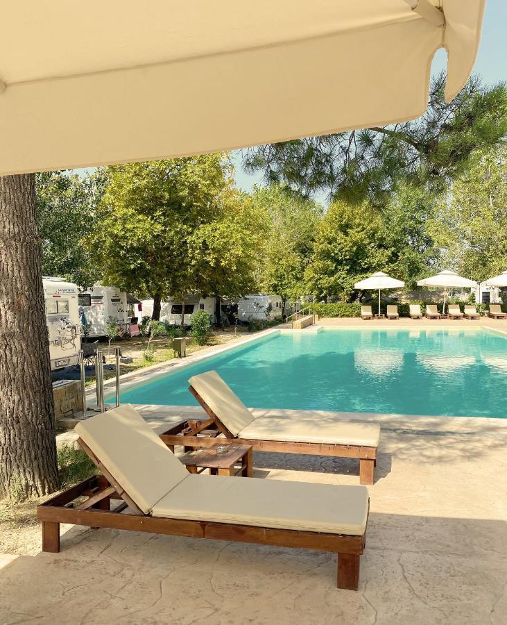 Mareleon Camping Ofrinion Exterior photo
